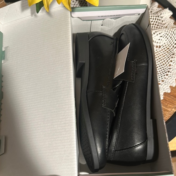 Kensie Black Loafers - Picture 2 of 4